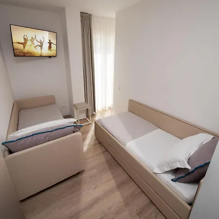 ホテル Trevi Family