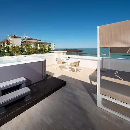 Trevi Family فندق