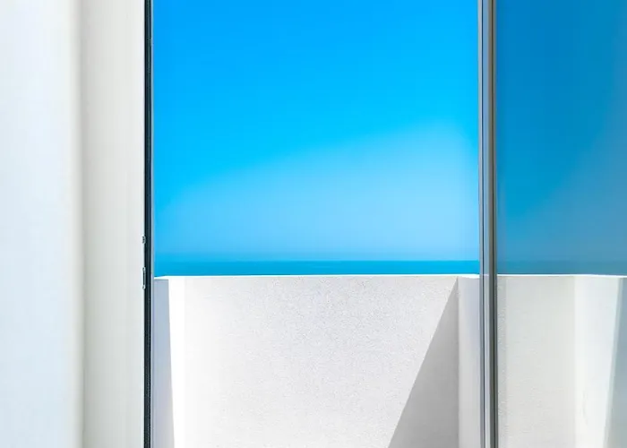 Trevi Family فندق