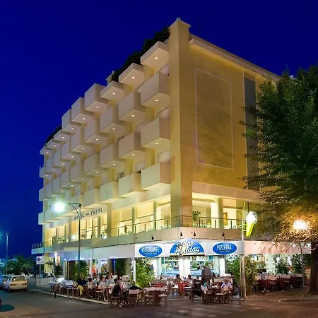 Hotel Trevi - Family 3*